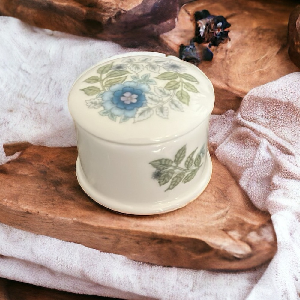 WEDGWOOD Bone China Clementine Pill Box